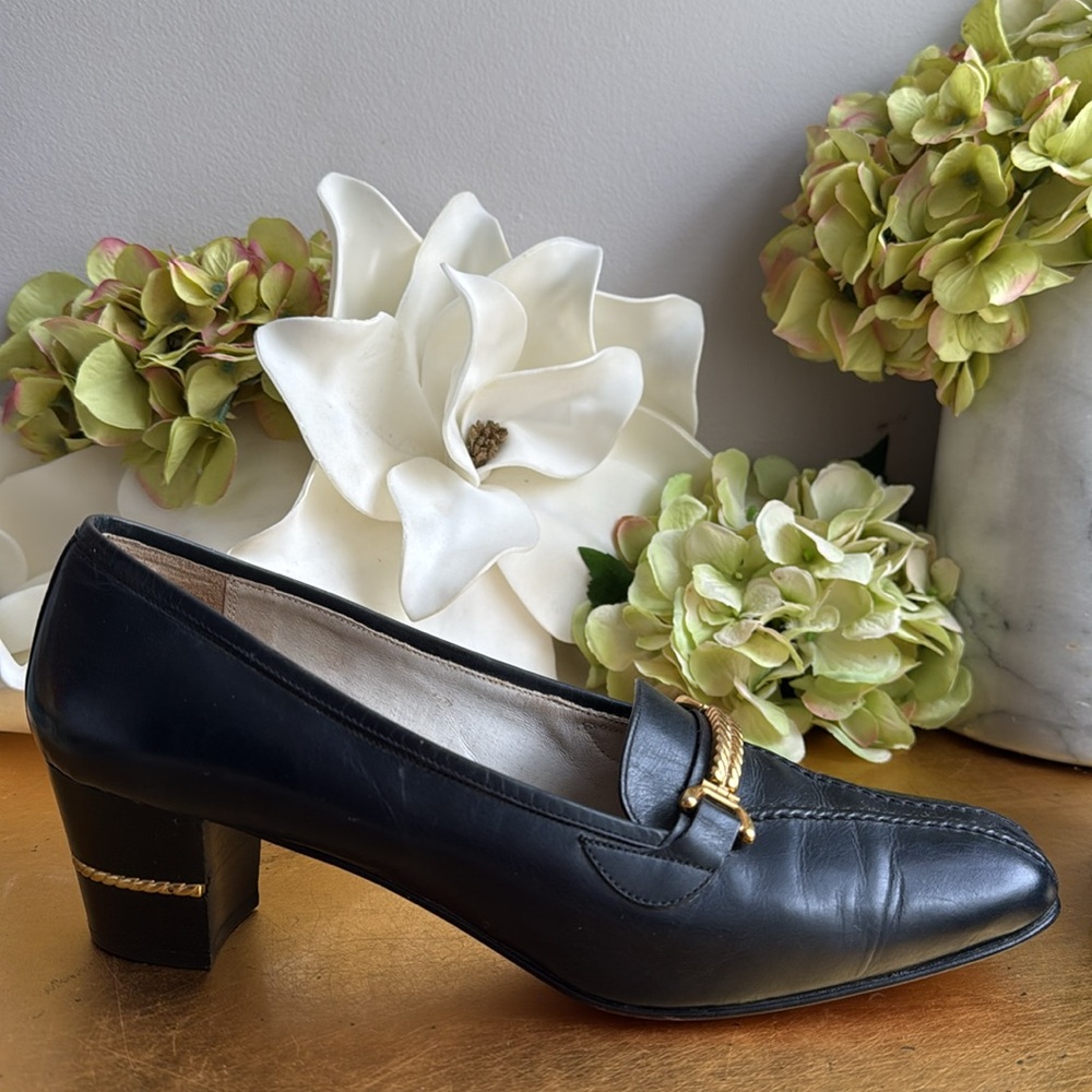ULTRA RARE! Vintage Gucci Block Heel Pumps in Navy Leather
